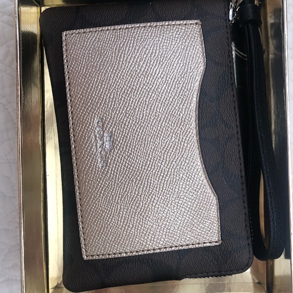 NWT COACH WALLET WRISTLET - Picture 3 of 8